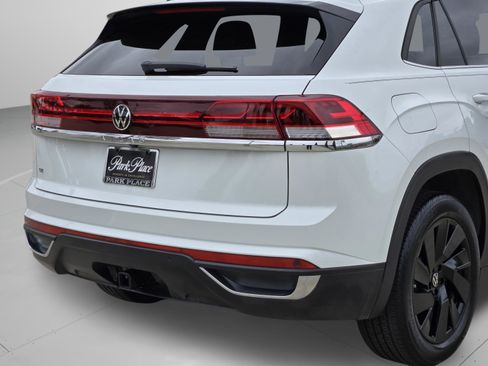 Used 2024 Volkswagen Atlas Cross Sport SE w/ Panoramic Sunroof Package FWD image 38