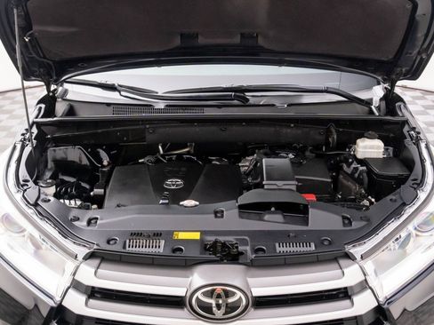 Used 2019 Toyota Highlander SE image 28
