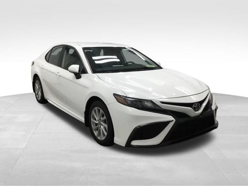 Used 2024 Toyota Camry SE FWD image 2