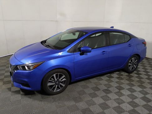 Used 2021 Nissan Versa SV FWD image 2