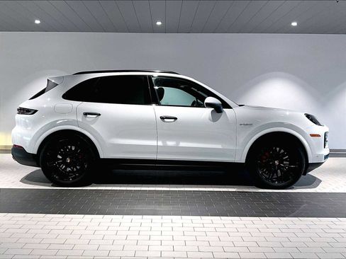 Used 2025 Porsche Cayenne S image 11