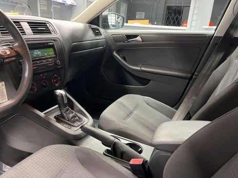 Used 2015 Volkswagen Jetta S image 16