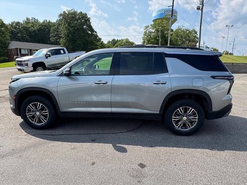 Used 2024 Chevrolet Traverse LT FWD image 6
