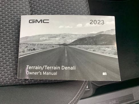 Certified 2023 GMC Terrain SLE w/ Driver Convenience Package AWD/4WD image 13