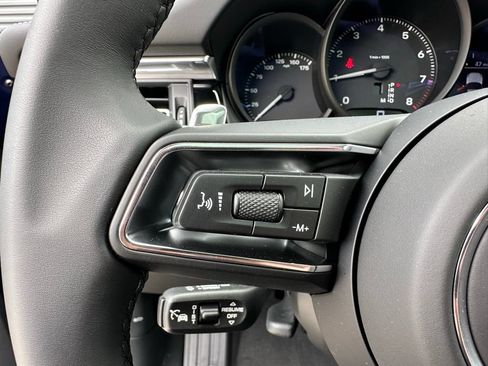 Used 2026 Porsche Macan AWD/4WD image 18