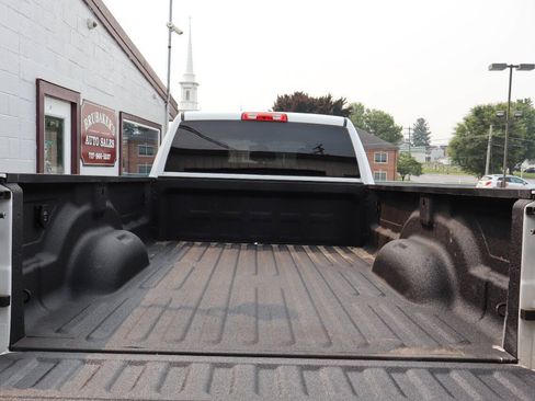 Used 2022 RAM 2500 Tradesman w/ Chrome Appearance Group AWD/4WD image 4