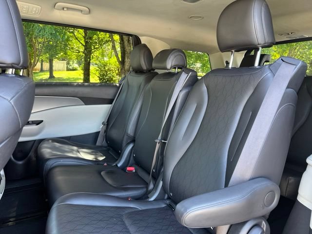 Used 2022 Kia Carnival LX FWD image 16