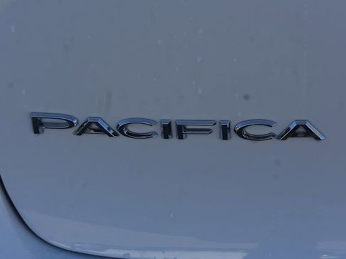 New 2026 Chrysler Pacifica Select image 7