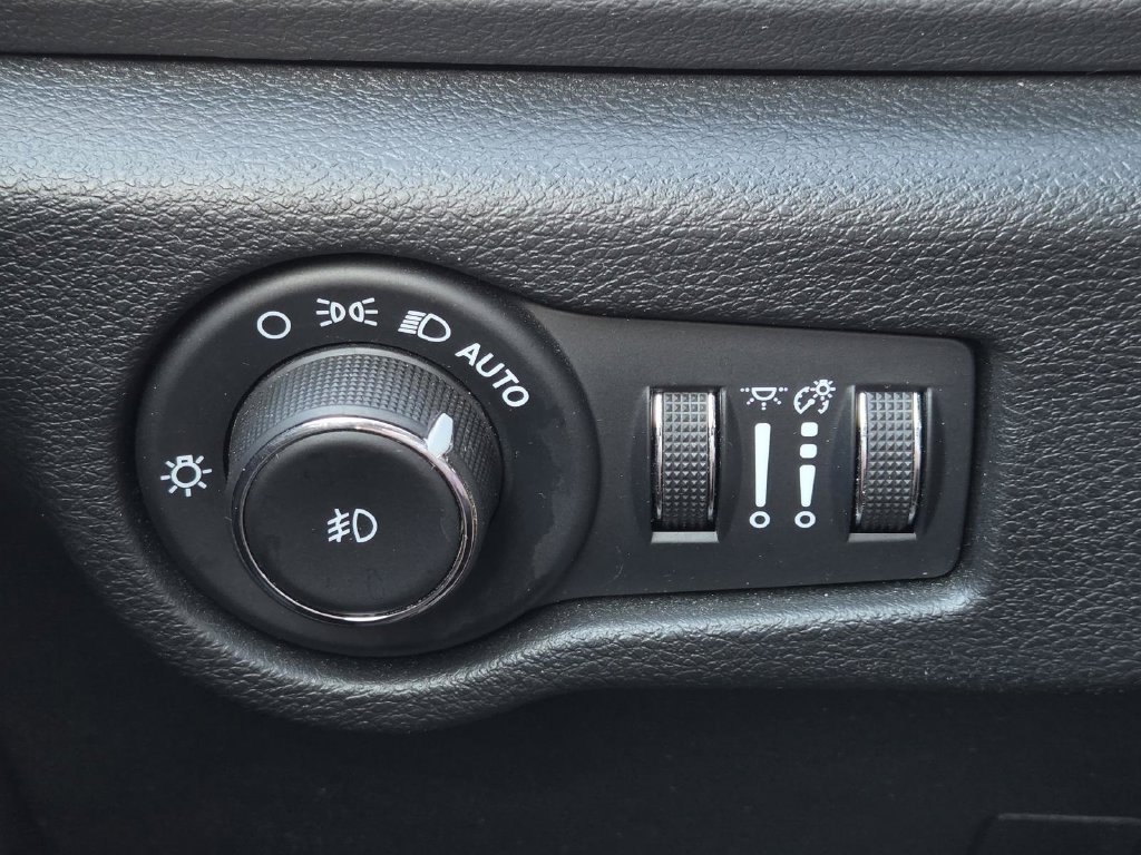 Used 2025 Chrysler Pacifica Select FWD image 17