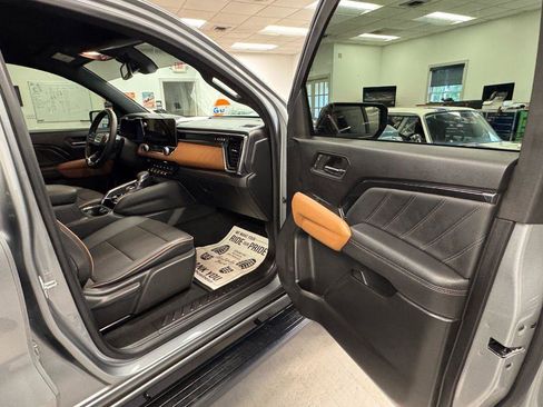 Used 2024 GMC Canyon AT4 AWD/4WD image 15