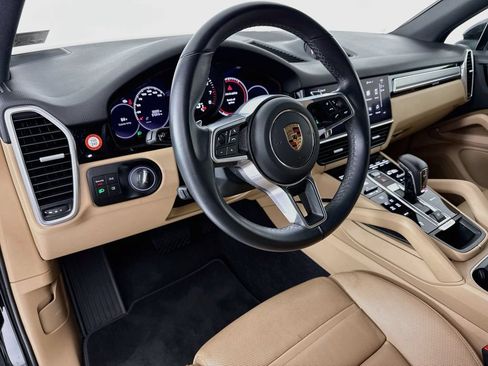 Certified 2023 Porsche Cayenne Platinum Edition AWD/4WD image 4