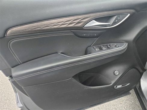 Used 2022 Buick Envision Avenir w/ Technology Package II image 21