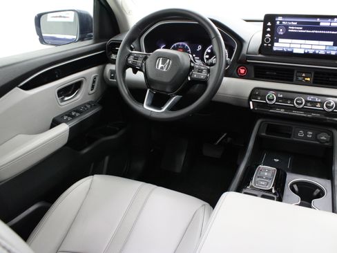 Used 2025 Honda Pilot Touring image 33
