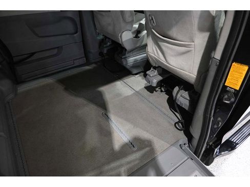 Used 2014 Toyota Sienna LE image 19