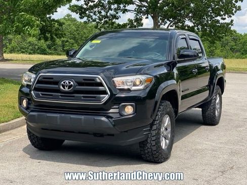 Used 2017 Toyota Tacoma 4x4 Double Cab image 3
