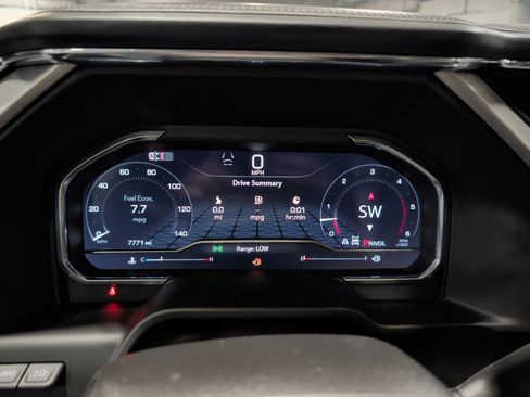 Used 2025 GMC Sierra 3500 Denali image 8