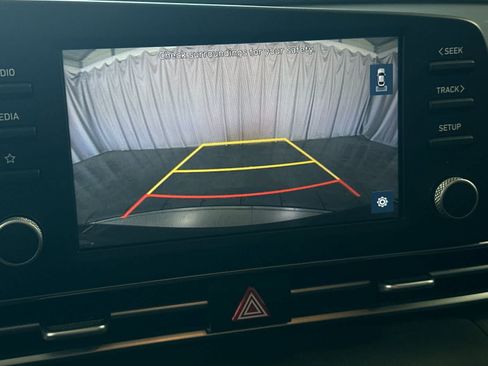 Used 2023 Hyundai Elantra SE FWD image 18