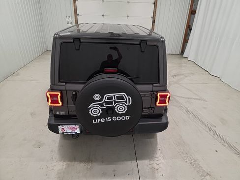 Used 2025 Jeep Wrangler Unlimited Sahara AWD/4WD image 5