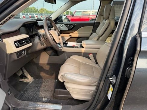 Used 2023 Lincoln Aviator Reserve w/ Equipment Group 201A AWD/4WD image 2
