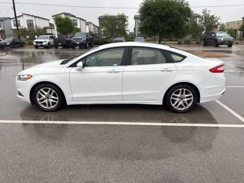 Used 2014 Ford Fusion SE image 2