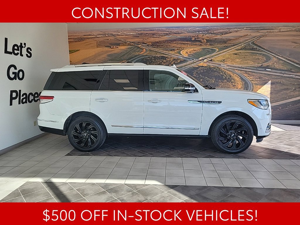Used 2022 Lincoln Navigator Reserve AWD/4WD image 4