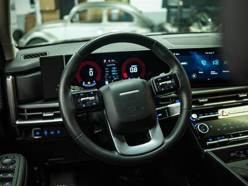 Used 2025 Hyundai Santa Fe SEL FWD image 16