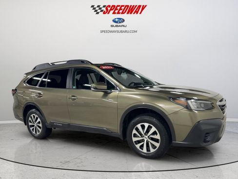 Used 2022 Subaru Outback Premium AWD/4WD image 3