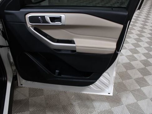 Used 2022 Ford Explorer XLT w/ Equipment Group 202A image 31