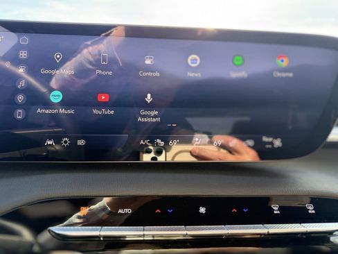 Used 2025 Buick Enclave Preferred image 16