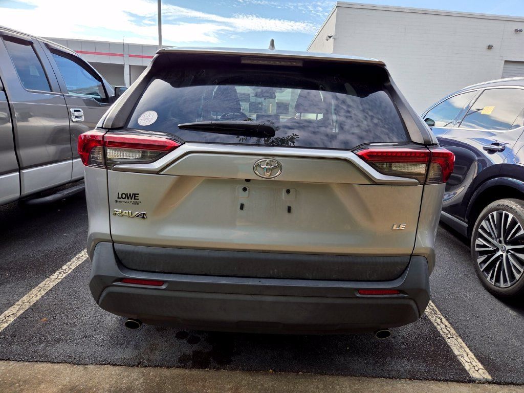 Used 2022 Toyota RAV4 LE FWD image 6
