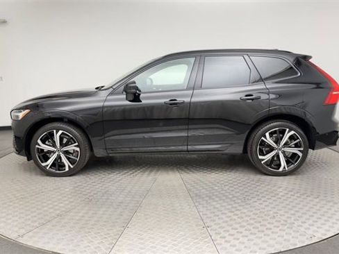 Certified 2023 Volvo XC60 B6 Ultimate w/ Climate Package image 5