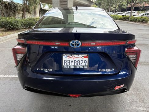 Used 2017 Toyota Mirai Base 4dr Sedan image 4