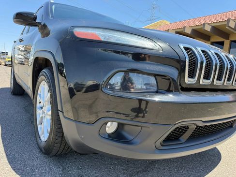 Used 2017 Jeep Cherokee Latitude w/ Safety/Convenience Group FWD image 40