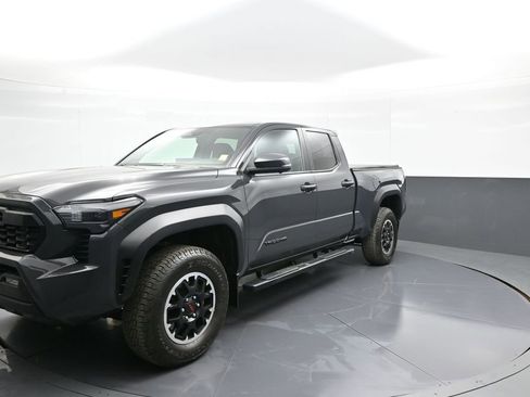 Certified 2024 Toyota Tacoma TRD Off-Road AWD/4WD image 1