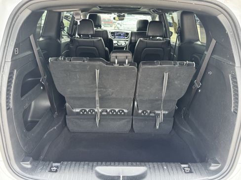 Used 2025 Chrysler Pacifica Limited FWD image 31