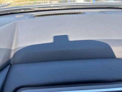 Used 2025 Nissan Rogue SV FWD image 17