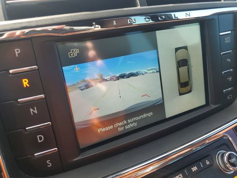 Used 2018 Lincoln Continental Reserve AWD/4WD image 23