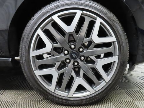 Used 2025 Ford Expedition Platinum w/ Platinum Ultimate Package image 8