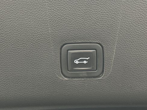 Used 2020 Chevrolet Traverse High Country image 16