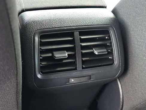 Used 2017 Volkswagen Golf S image 13