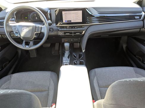 Used 2025 Toyota Camry LE image 32