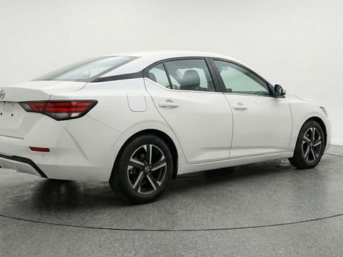 Used 2025 Nissan Sentra SV image 9