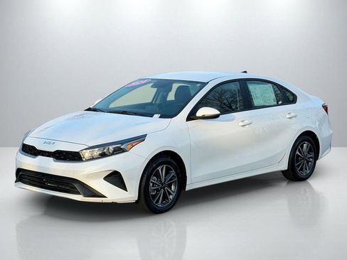 Certified 2024 Kia Forte LXS w/ LXS Technology Package image 3