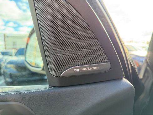 Used 2025 BMW X5 xDrive40i w/ Climate Comfort Package image 30