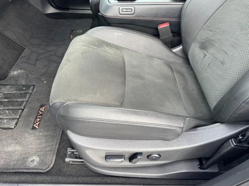 Used 2024 Nissan Ariya AWD image 15