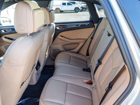 Used 2020 Porsche Macan image 20