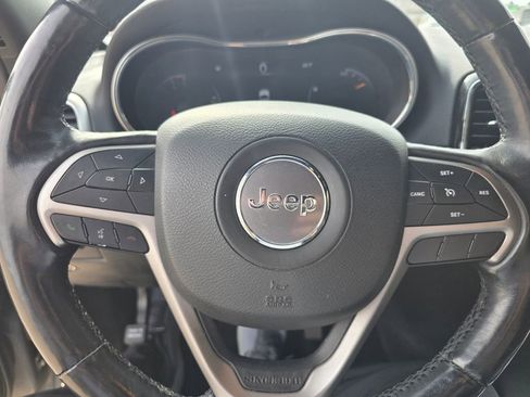 Used 2022 Jeep Grand Cherokee Laredo X AWD/4WD image 19