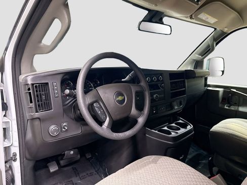 Used 2025 Chevrolet Express 3500 LT w/ LT Preferred Equipment Group RWD image 11