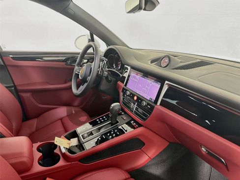 Certified 2026 Porsche Macan S AWD/4WD image 29
