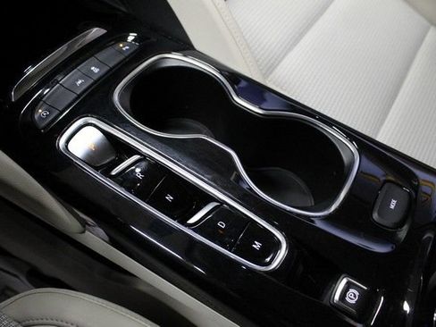 Used 2023 Buick Envision Preferred FWD image 28